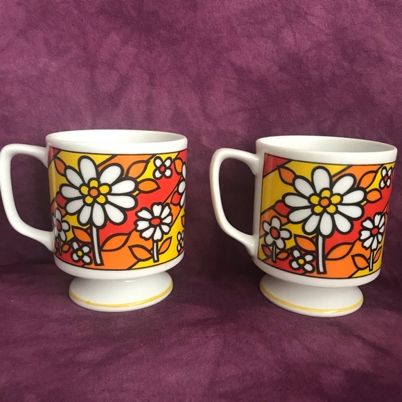 Vintage Japan Flower Pedestal Mugs - Set of 2 - Picture 2 of 4